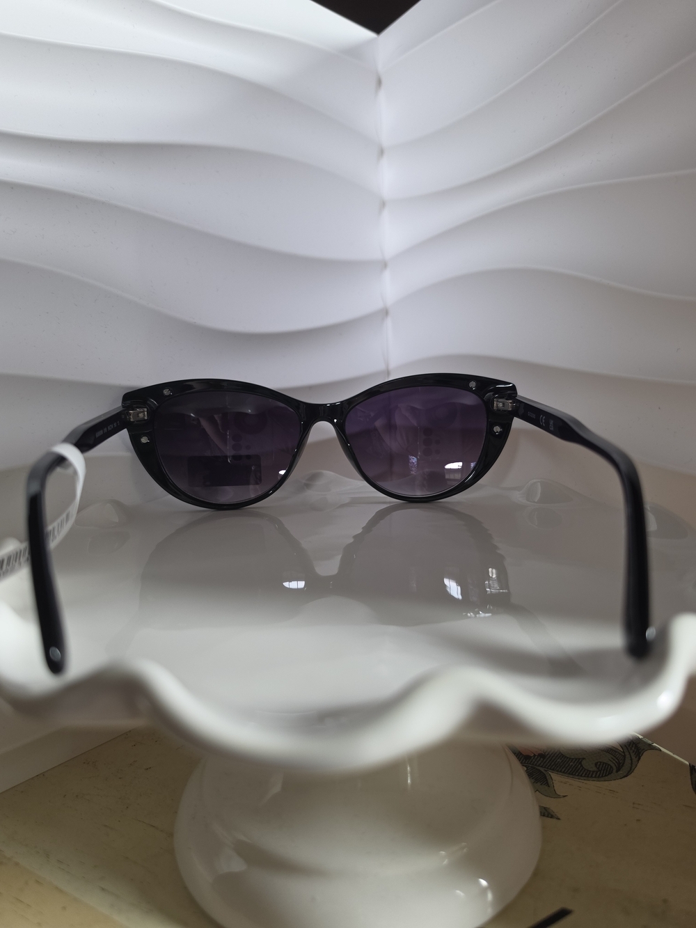 GUESS Black Cat Eye Sunglasses with Rhinestone Detail - Picture 4 of 7